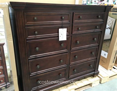 5 Facts About Universal Broadmoore Branson Dresser