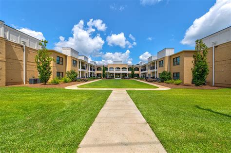 5 Reasons To Live In University Lakes Court