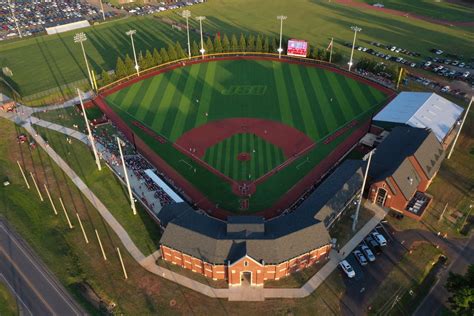 5 Ways Belmont University Softball Dominates The Field