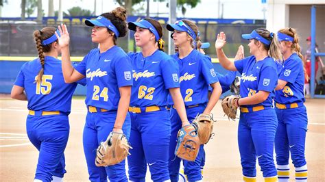 5 Ways Embry-Riddle Soars In Softball Excellence