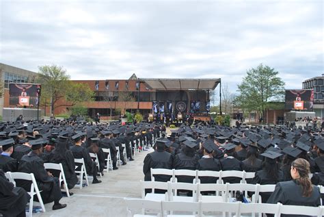 5 Ways To Celebrate Northeastern Illinois University Graduation