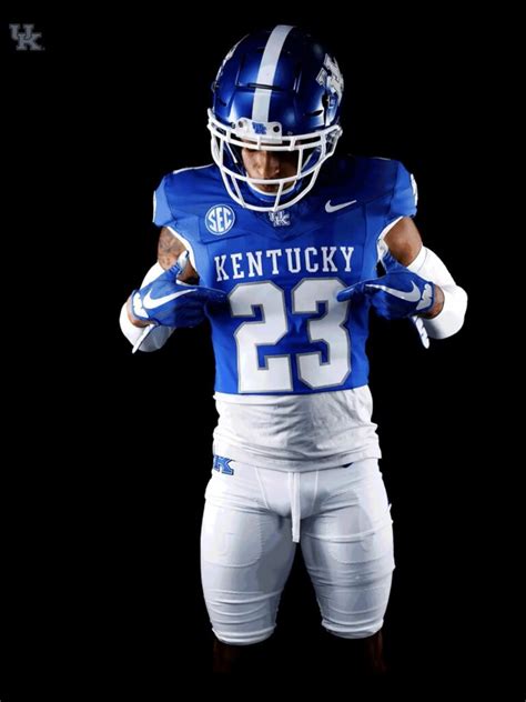 5 Ways To Rock A University Of Kentucky Football Jersey