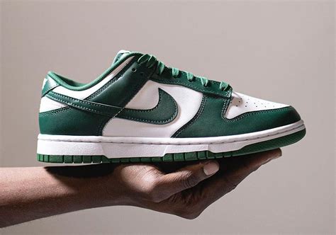 5 Ways To Rock University Green Dunks