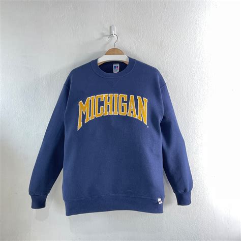 5 Ways To Style A Vintage University Of Michigan Crewneck