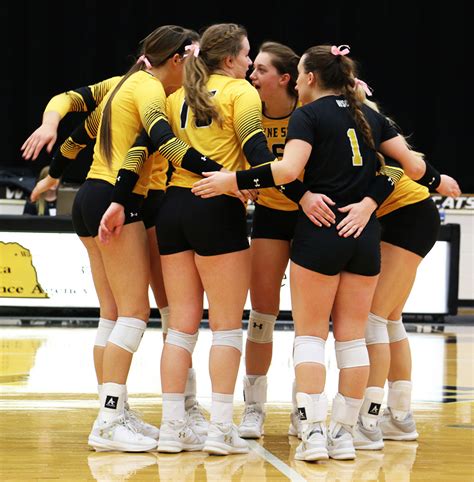 5 Ways Upper Iowa University Dominates Volleyball