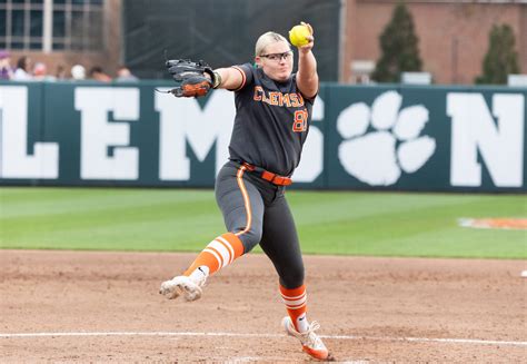 6 Ways Syracuse University Softball Dominates