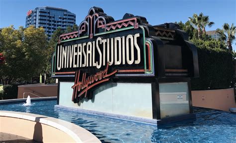 Beaches Near Universal Studios Hollywood: Top 5 Options