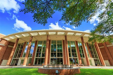 Farrell Hall At Wake Forest University: Student Living Redefined