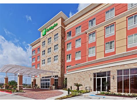 Hotels Near Houston Baptist University: Top Picks