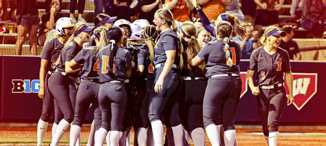 Illinois Softball Camp: Train With University Experts