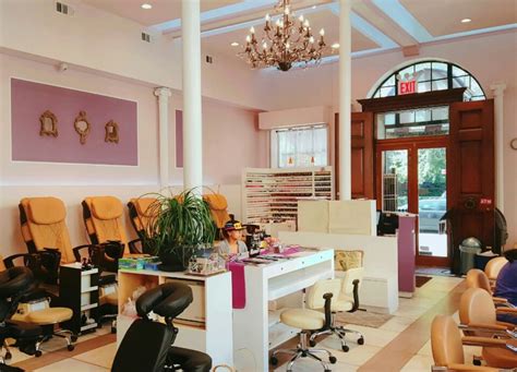 Nail Salons On University Avenue: Top Picks For Students