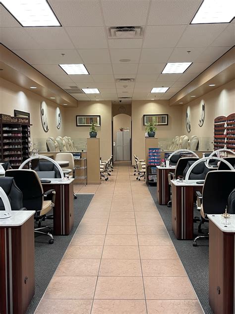 Universal Nails & Spa: Ultimate Beauty Destination Found