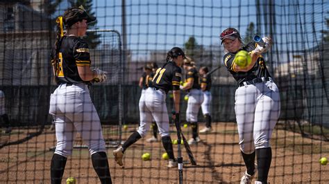 University Of Wisconsin Oshkosh Titans Softball Team